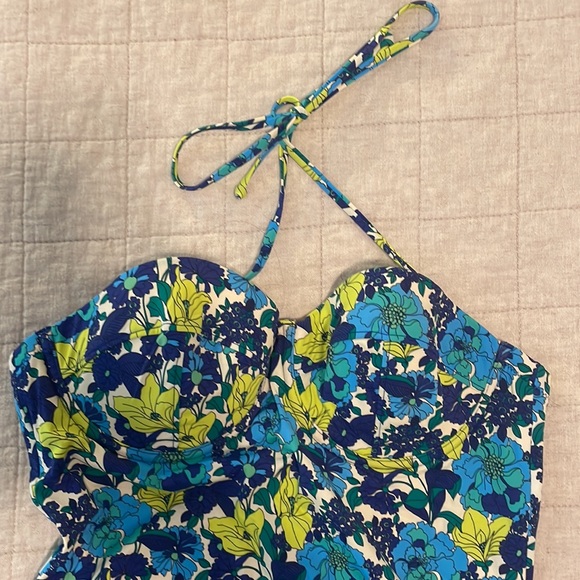 JCrew one piece swimsuit with removable strap. - Picture 2 of 5